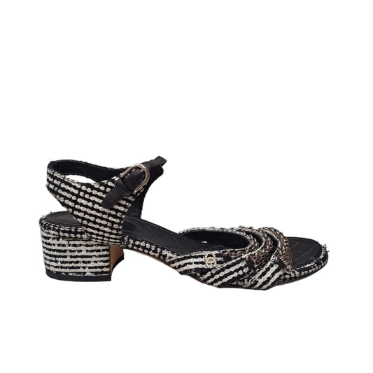 Sandalia Chanel Preta e Branca Tam 38 Br