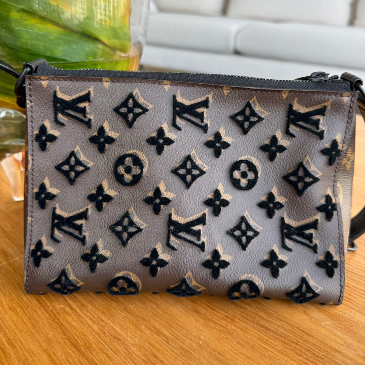 Bolsa Louis Vuitton Monogram Tuffetage Triangle Marrom