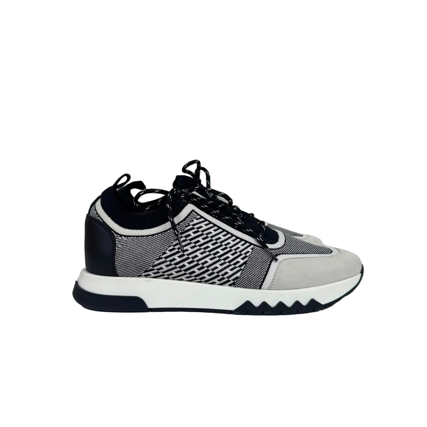 Tenis Hermes Tecido Preto e Branco Tam 37,5 BR