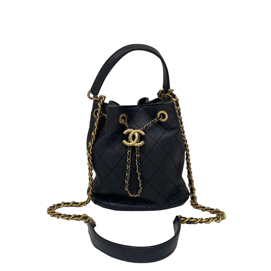 Bolsa Chanel Quilted CC Drawstring Bucket Navy