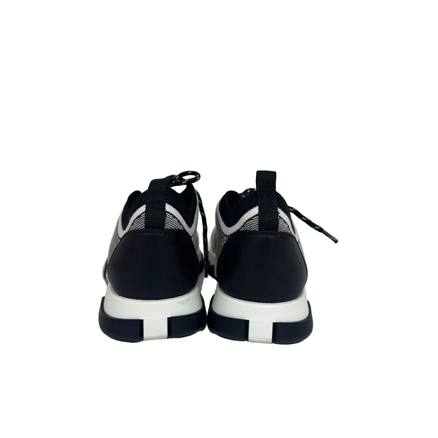 Tenis Hermes Tecido Preto e Branco Tam 37,5 BR