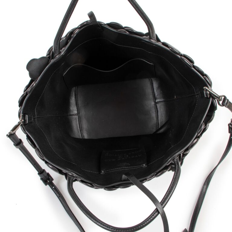 Bolsa Valentino Garavani 03 Rose Edition Atelier Bucket Preta