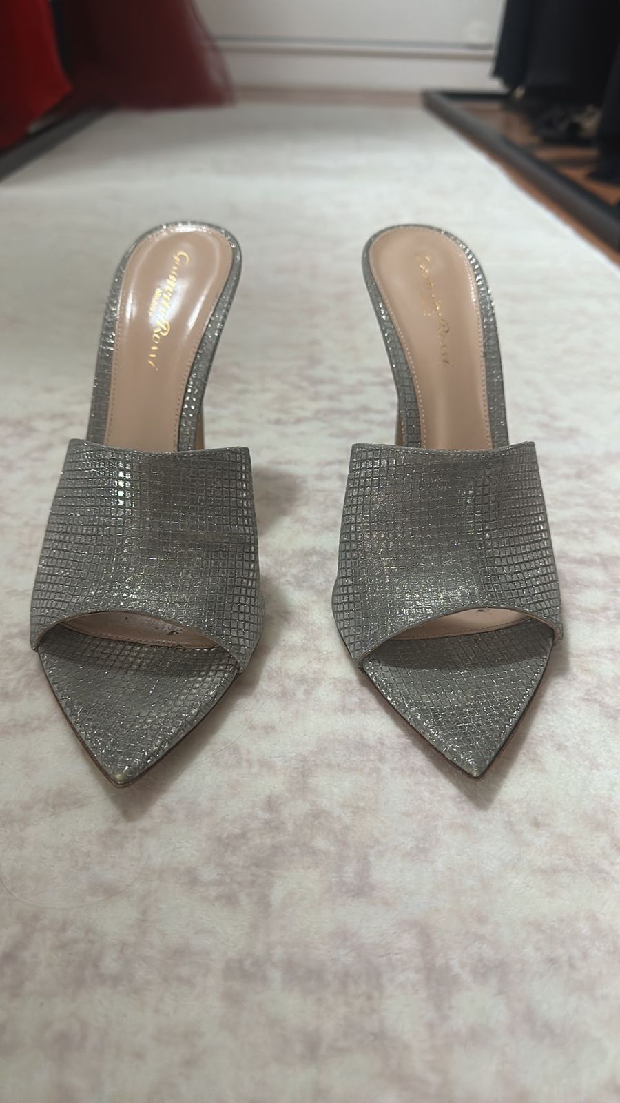 Sandália Gianvito Rossi Prata Tam. 38 BR