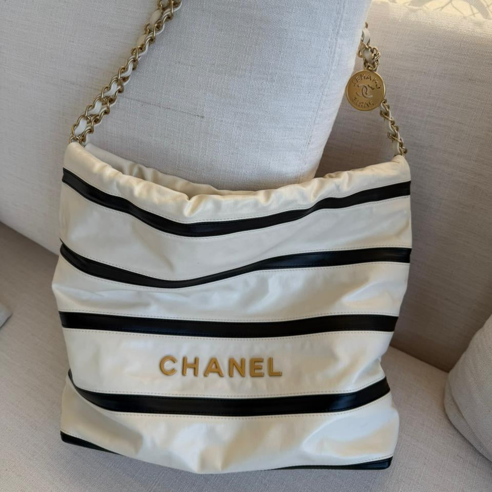 Bolsa Chanel Preta e Branca 22
