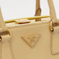 Bolsa Prada Pyramid Saffiano Vernice Bege Média