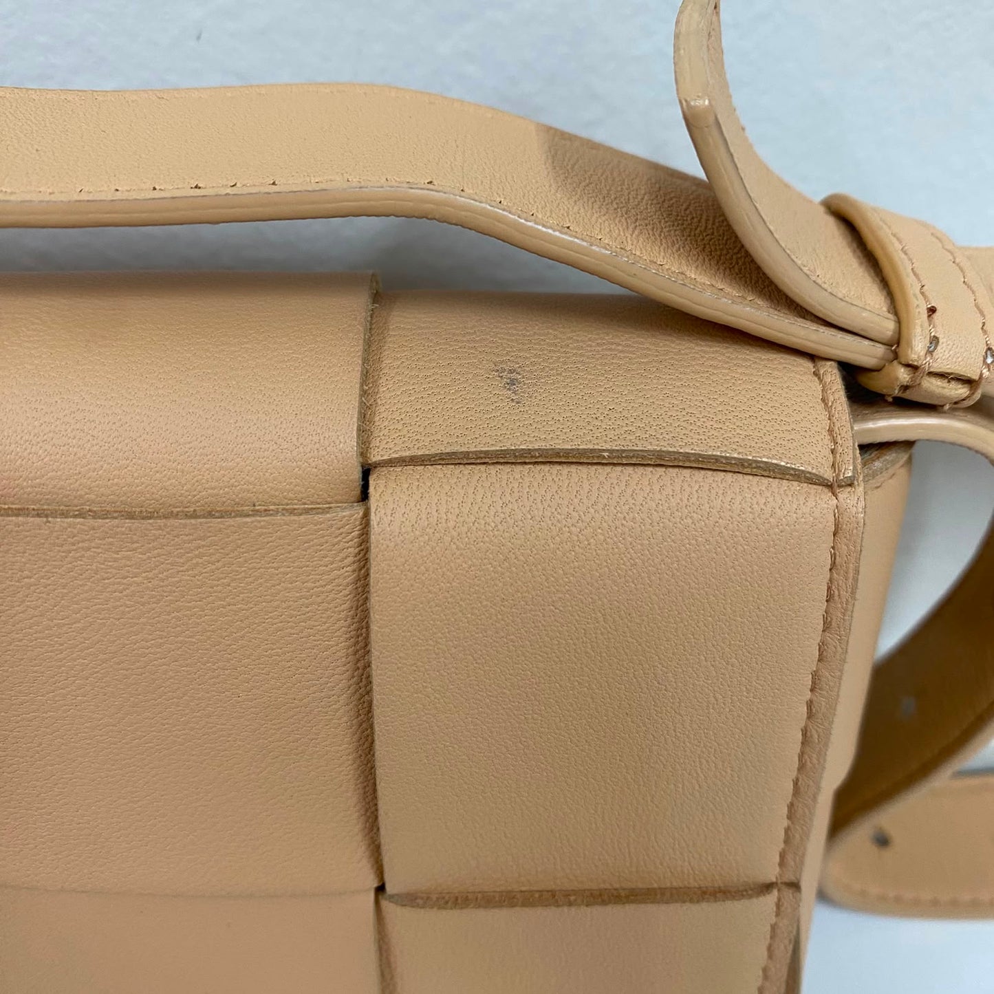 Bolsa  Bottega Veneta Cassette Belt Bag Bege