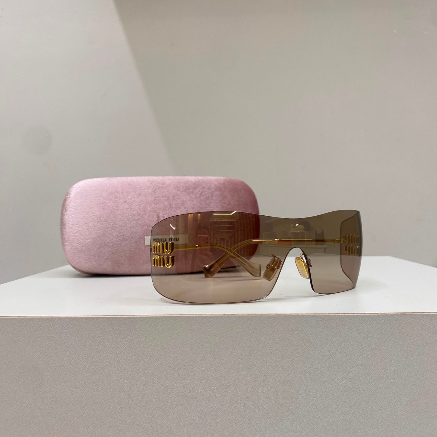 Oculos MiuMiu Quadrado Dourado