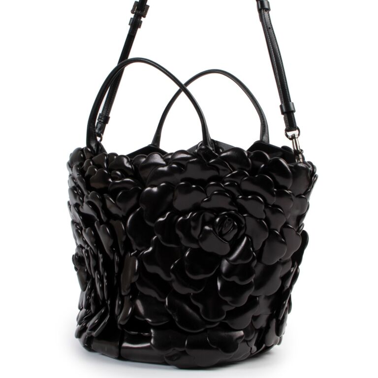 Bolsa Valentino Garavani 03 Rose Edition Atelier Bucket Preta