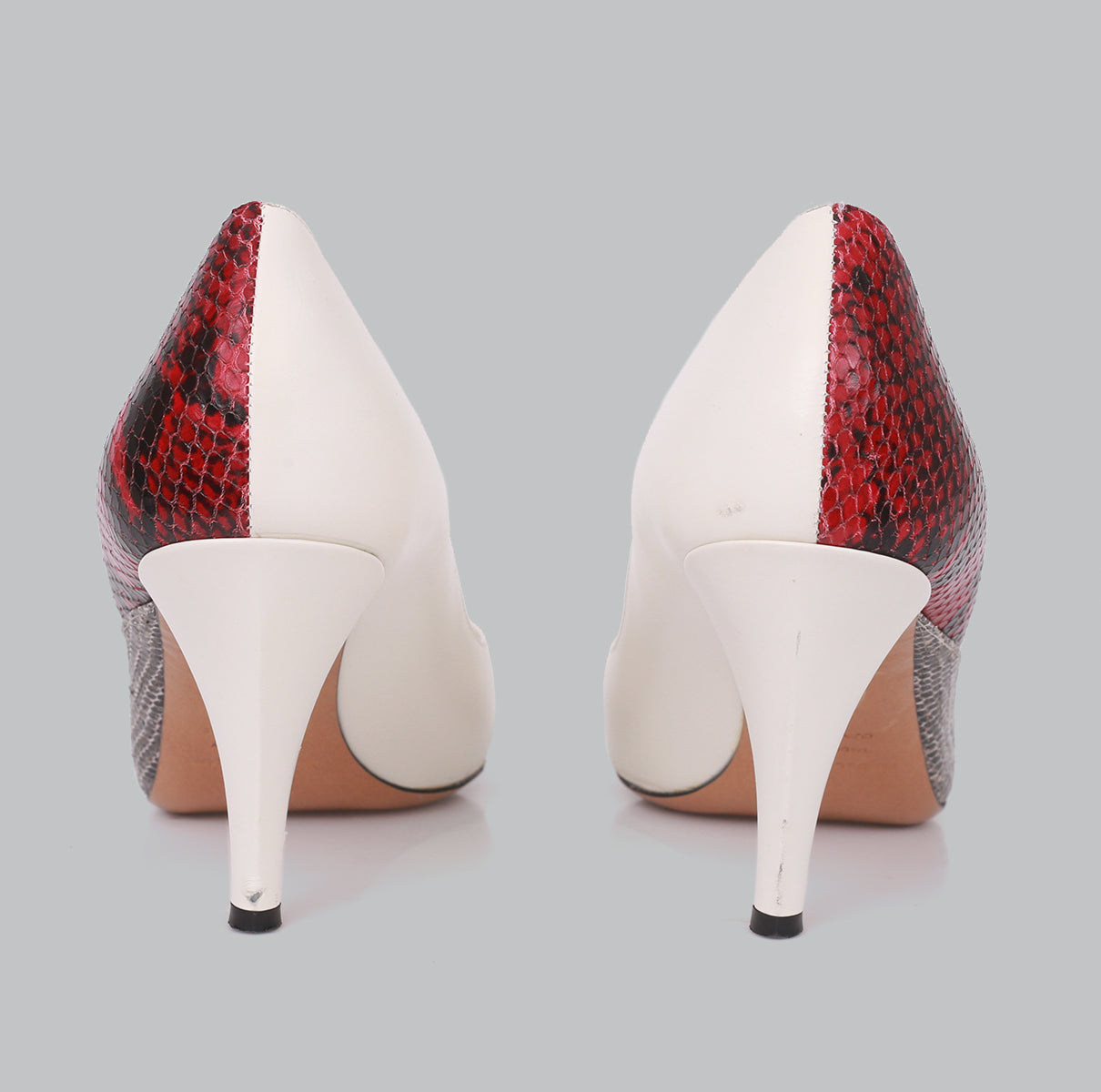 Scarpin Isabel Marant Branco e Animal Print TAM. 38 BR