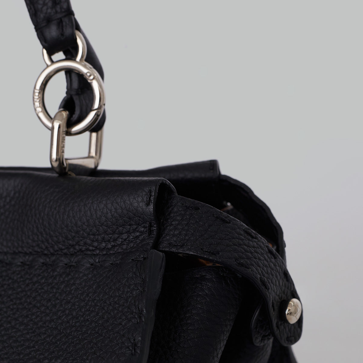 Bolsa Fendi Peekaboo Maxi Preta