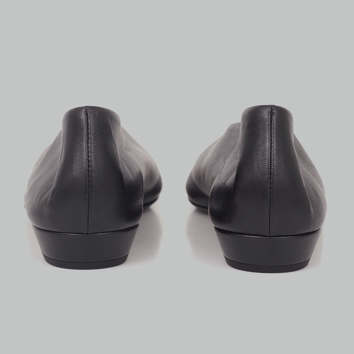 Sapato Bottega Veneta Almond Ballerina Leather Flats Preto TAM. 37,5 BR