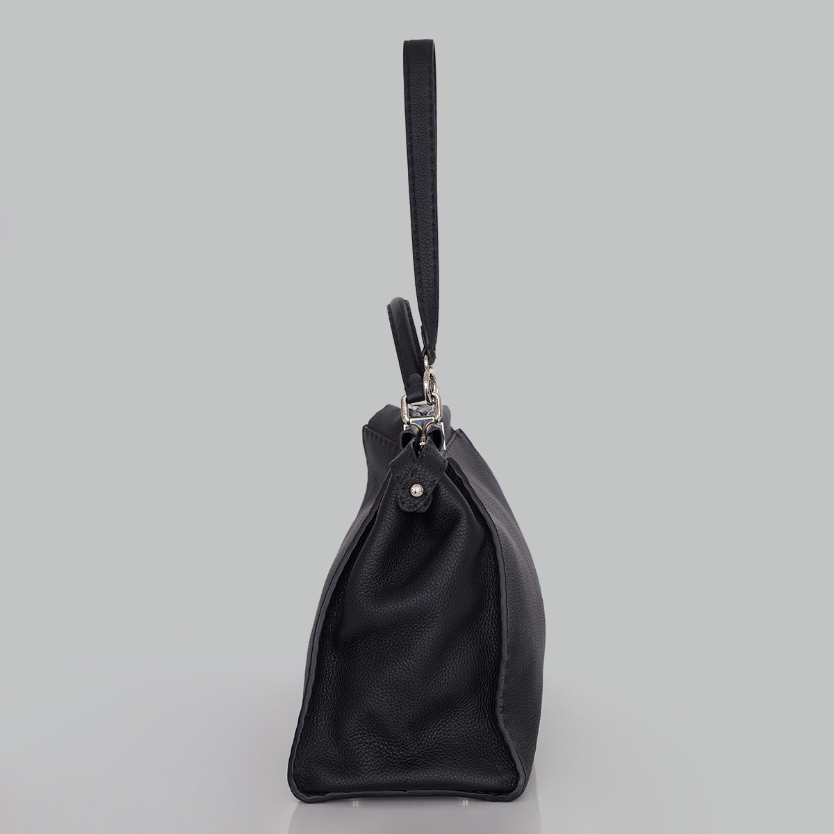 Bolsa Fendi Peekaboo Maxi Preta