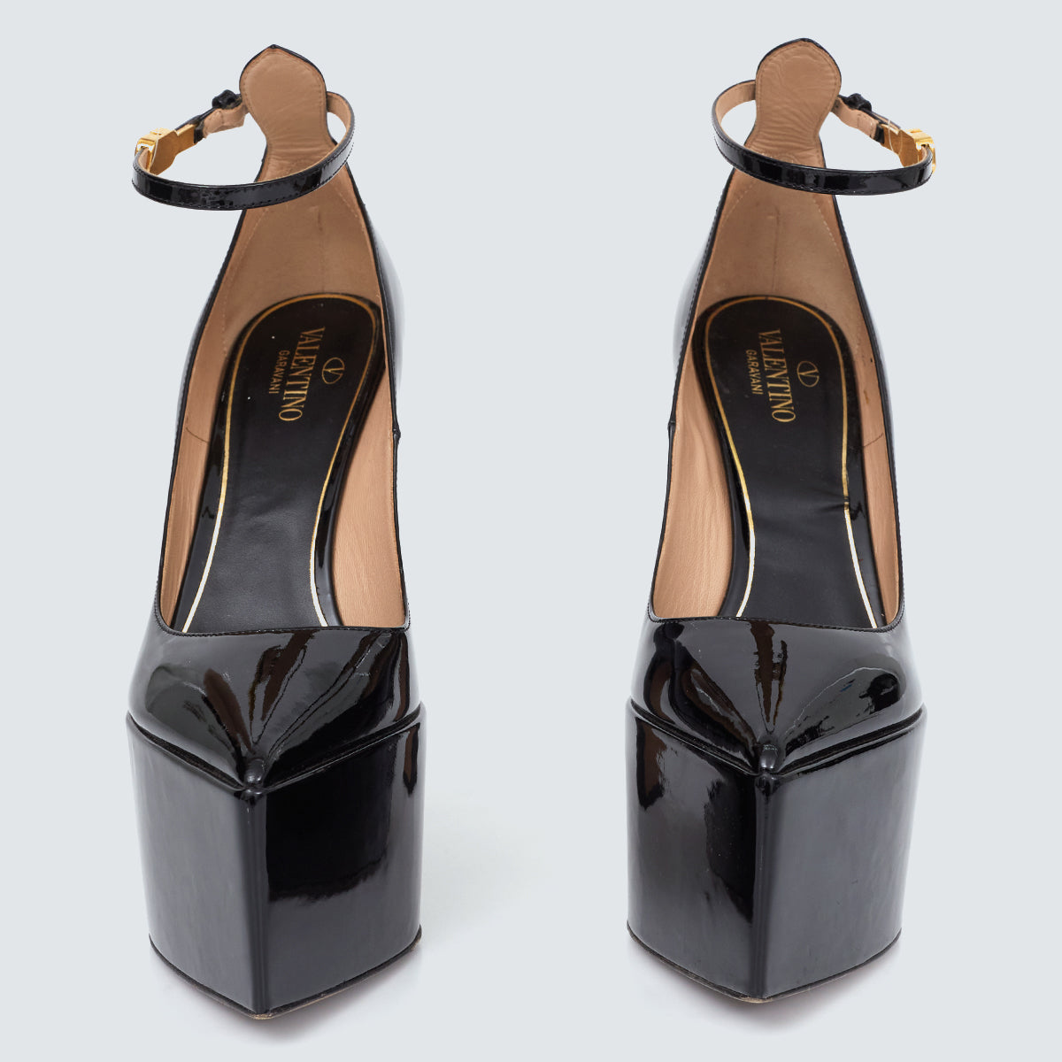 Sapato Valentino Plataforma Verniz Preto Tam. 36,5 BR – Peguei Bode