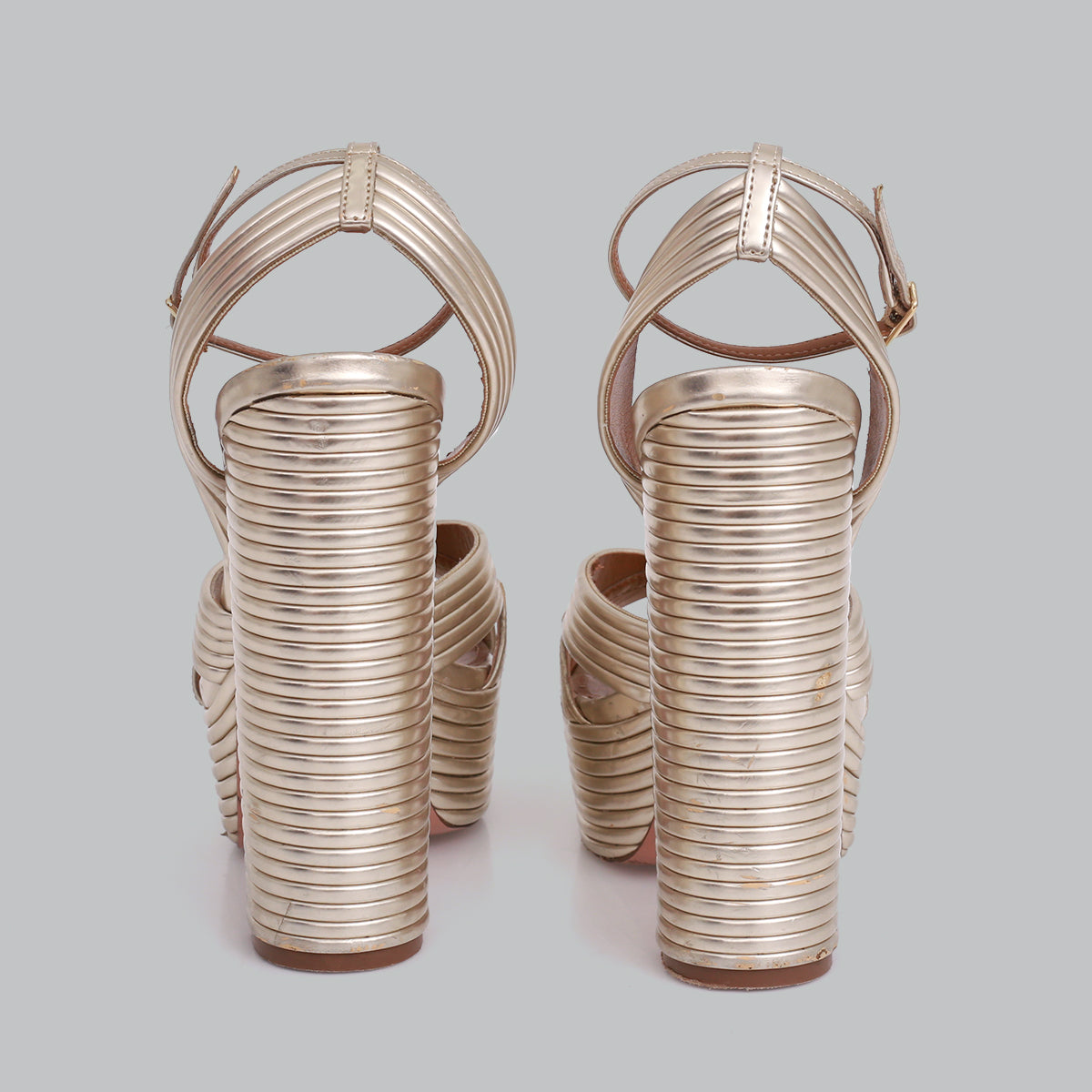 Sandália Metalizada Champanhe Aquazzura TAM. 34,5 BR