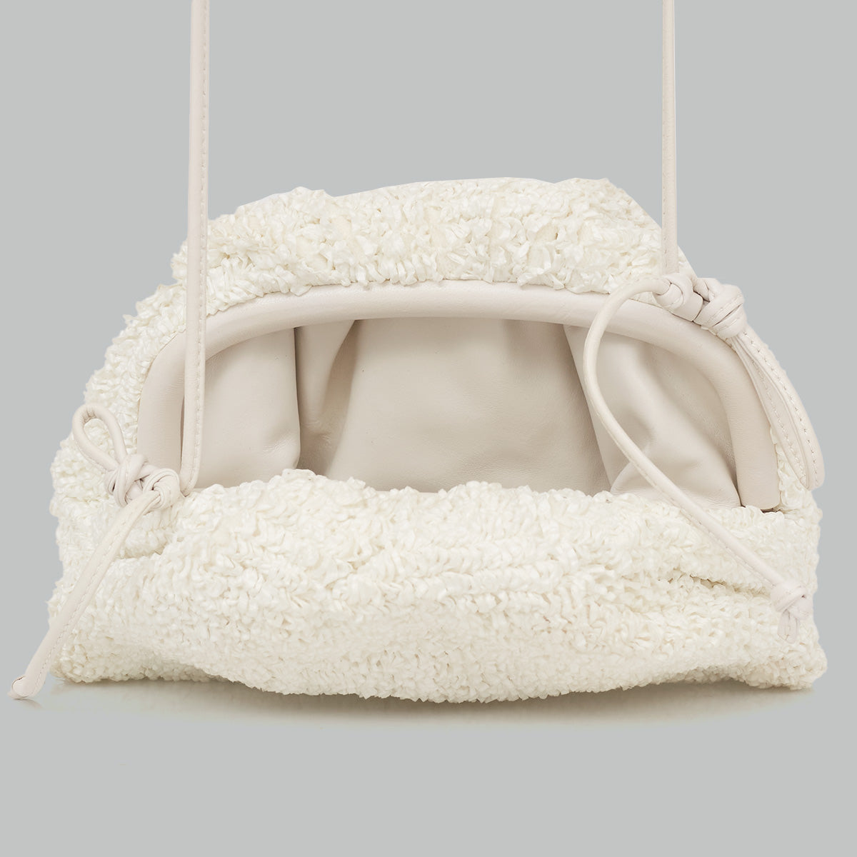 Bolsa Bottega Veneta Mini Pouch Curly Raffia Branca – Peguei Bode