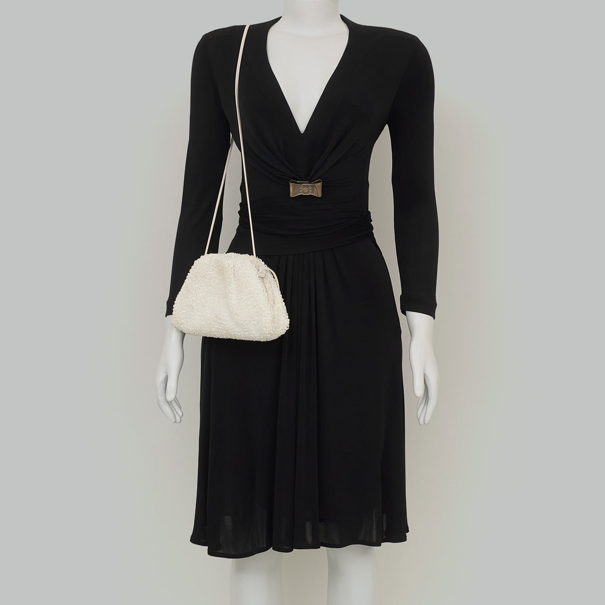 Bolsa Bottega Veneta Mini Pouch Curly Raffia Branca