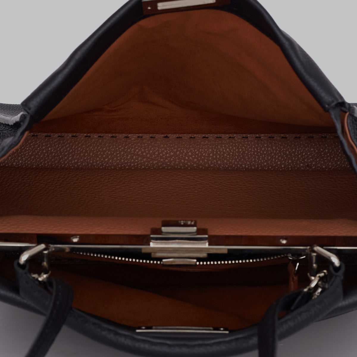 Bolsa Fendi Peekaboo Maxi Preta