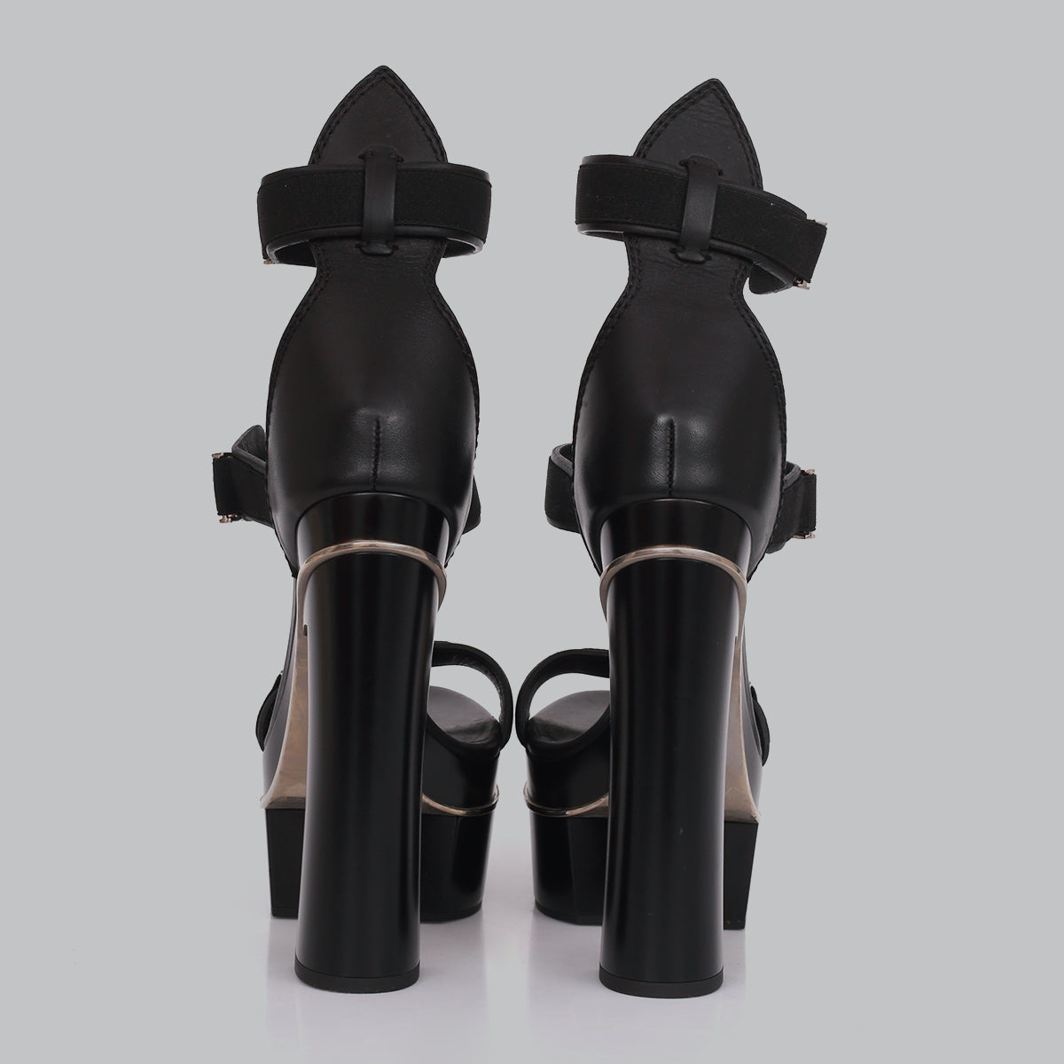 ⁠Sandália Versace Preta TAM. 36 BR