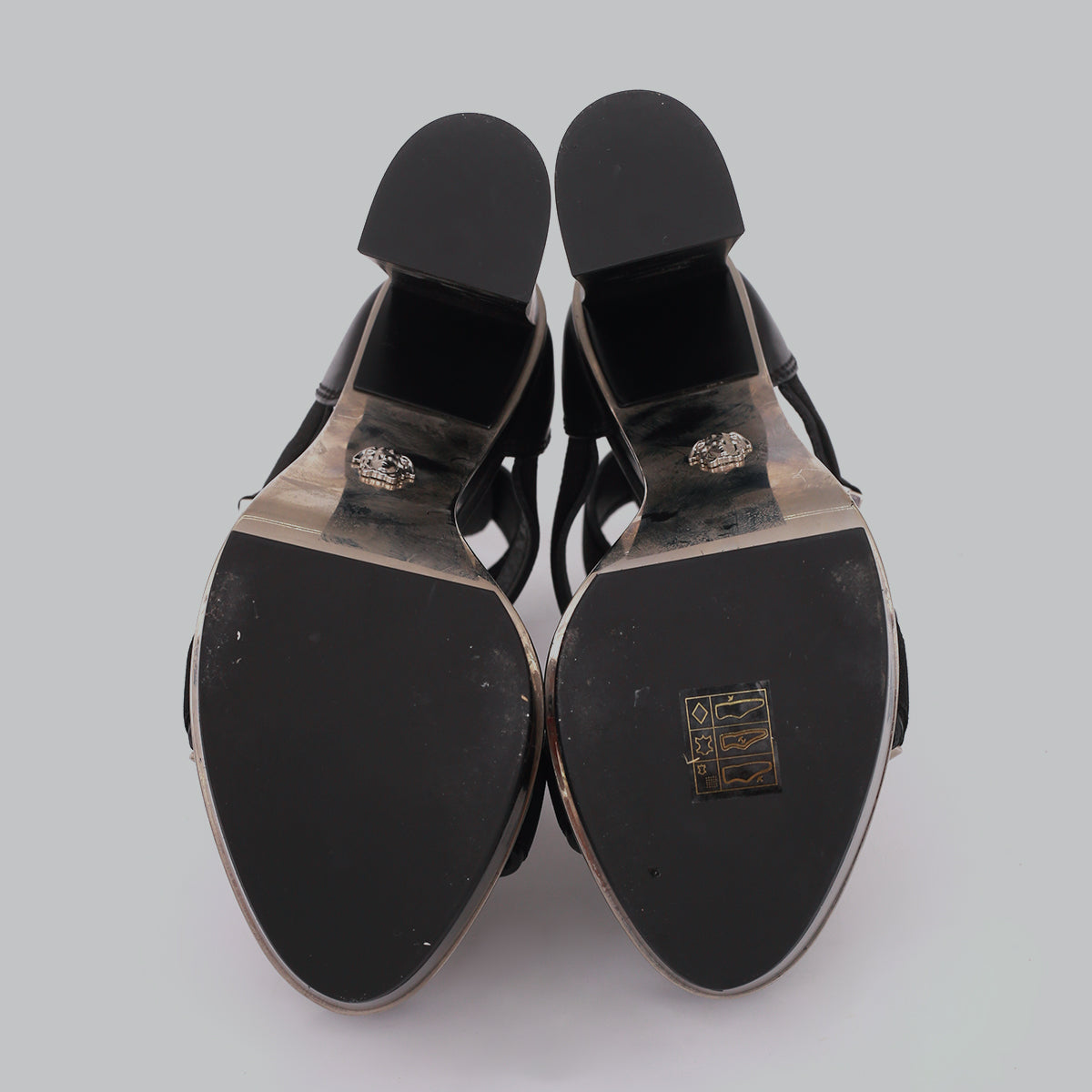 ⁠Sandália Versace Preta TAM. 36 BR