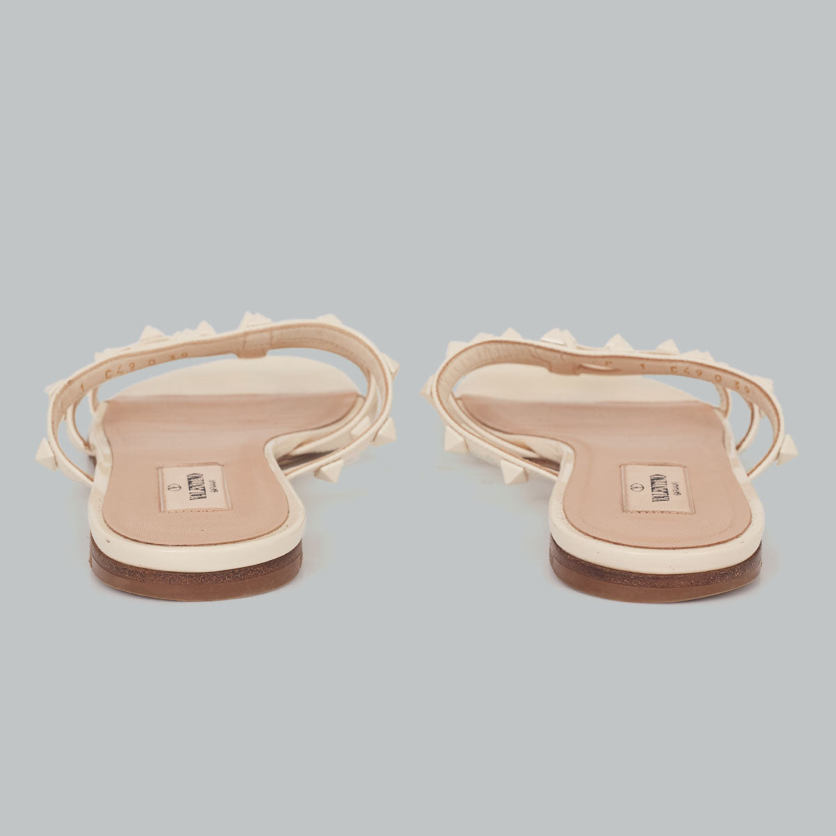 Rasteira Valentino Off -White Rockstud  TAM. 37 BR