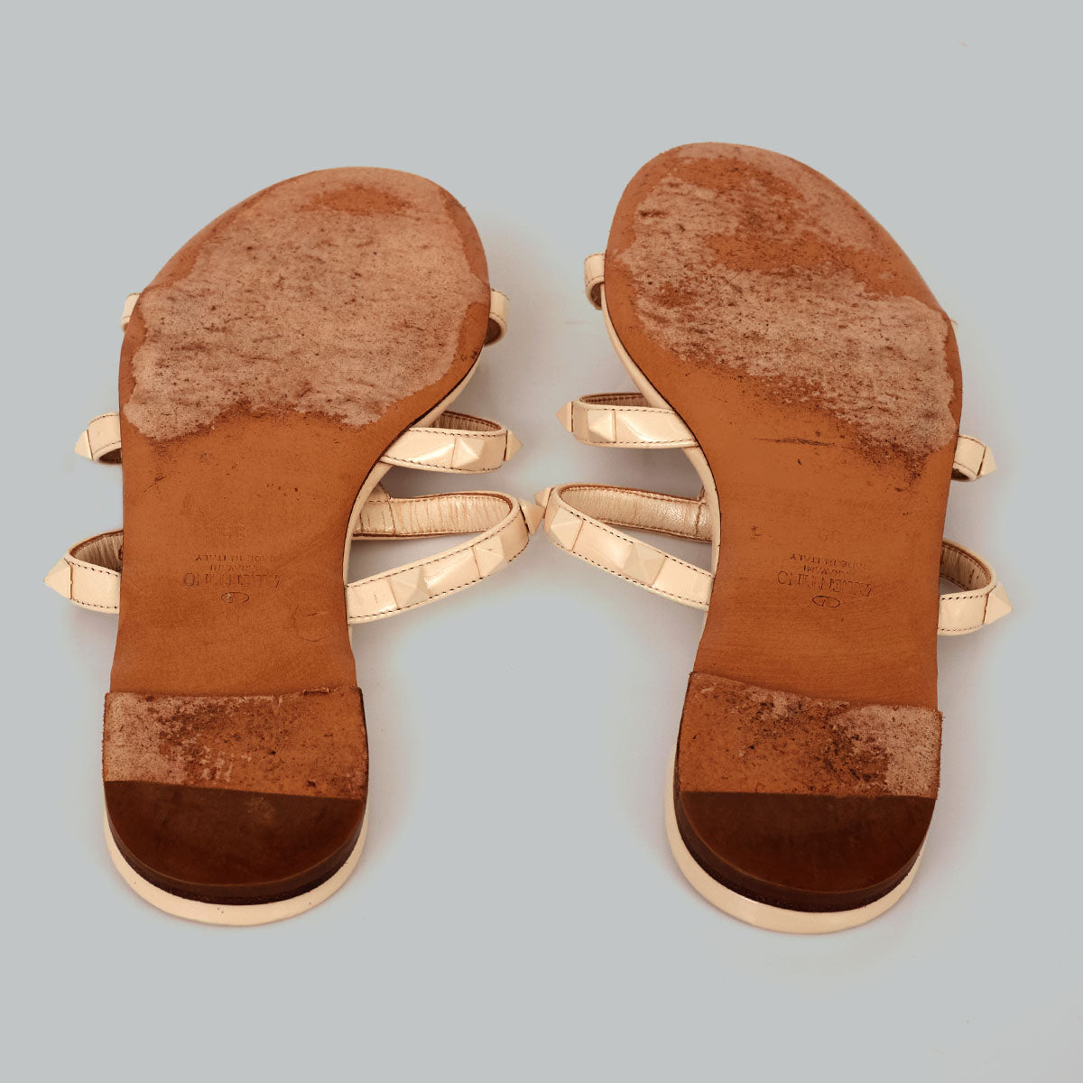 Rasteira Valentino Off -White Rockstud  TAM. 37 BR