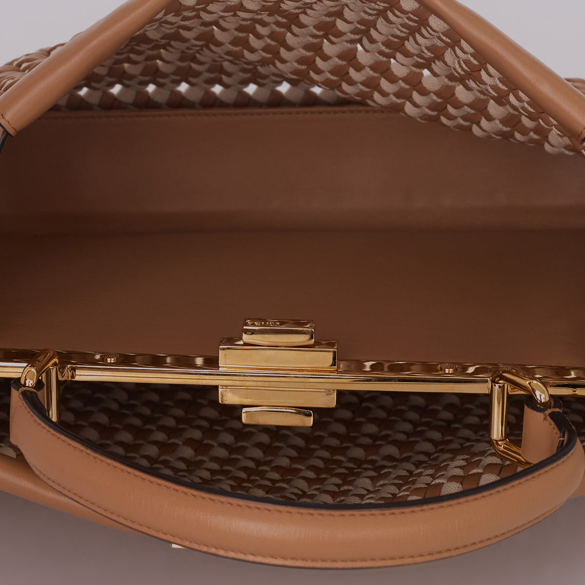 Bolsa Fendi Peekaboo Intrecciato