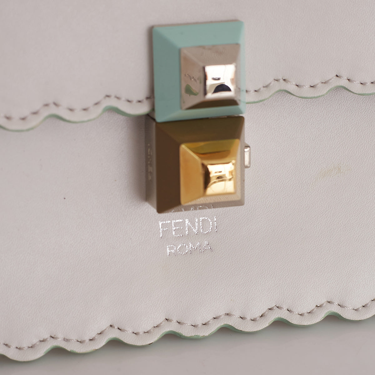 Bolsa Fendi Kan Branca