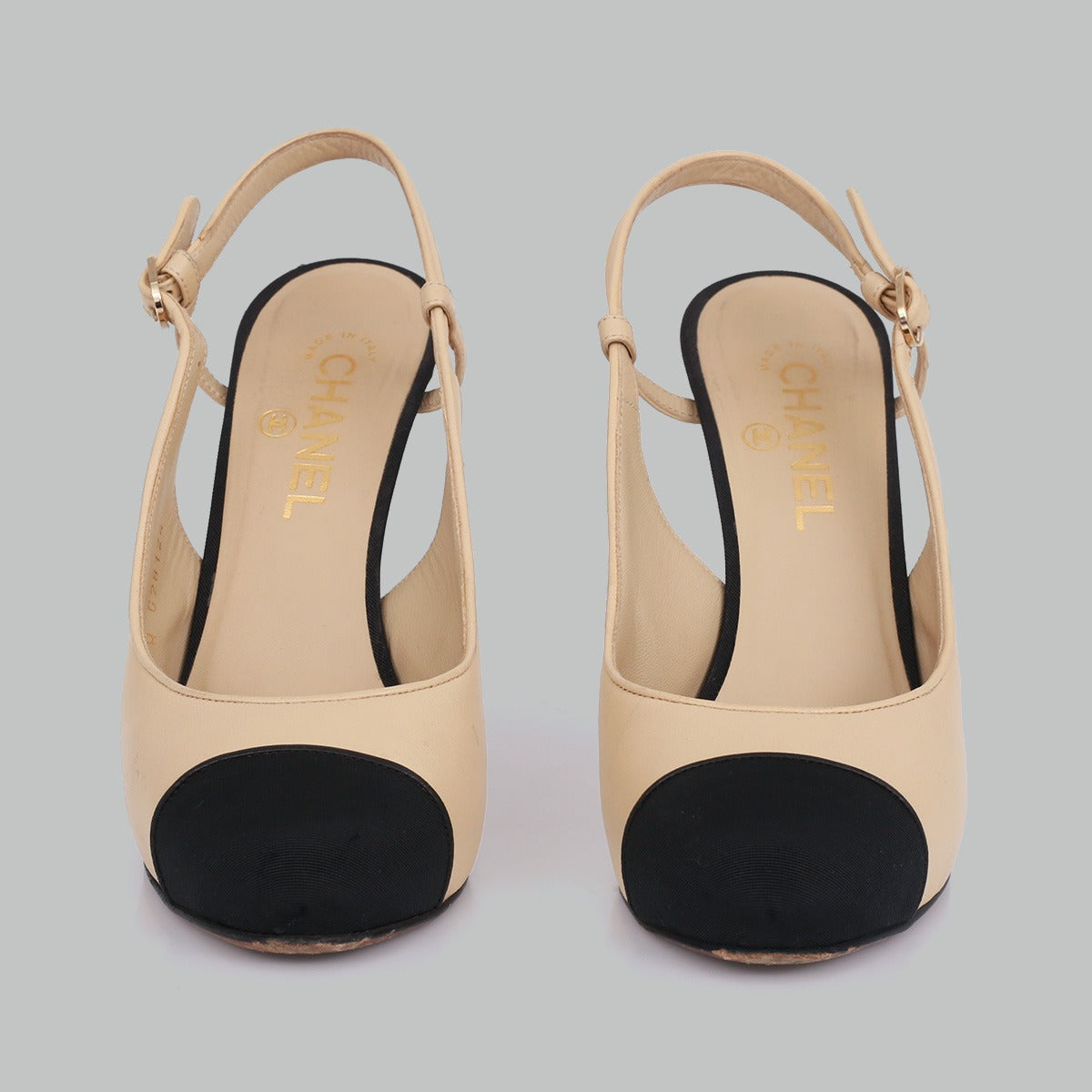 SCARPIN CHANEL BEGE E PRETO TAM. 37,5 BR