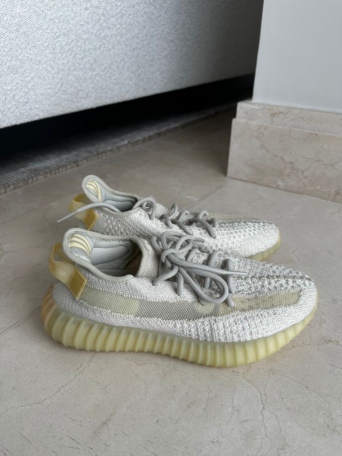 Tênis Adidas Yeezy Off-White Tam. 39 Br