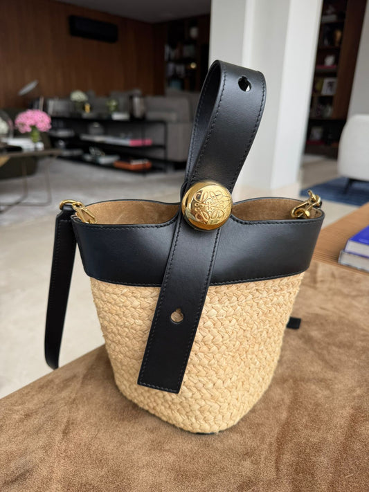 Bolsa Loewe Transversal Mini Raffia Pebble Bucket