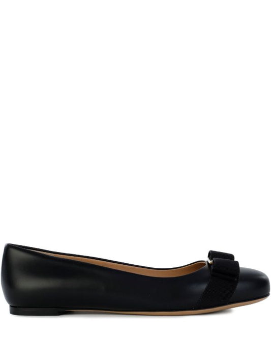 Sapatilha Salvatore Ferragamo Varina Preto Tam. 38 BR