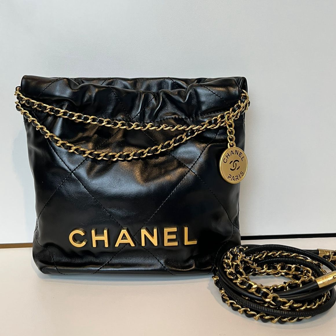 Bolsa Chanel 22 Mini Bag preta