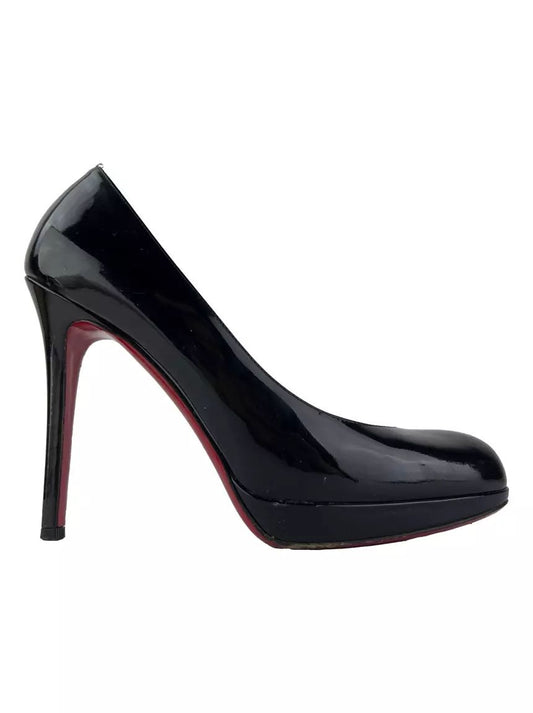 Scarpin Louboutin verniz preto Tam. 35,5 BR
