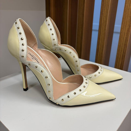 Scarpin Valentino Garavani amarelo TAM. 34 BR