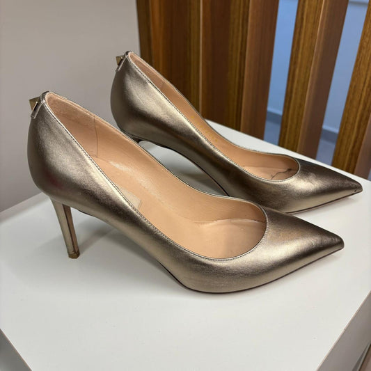 Scarpin Valentino Garavani dourado TAM. 34,5 BR