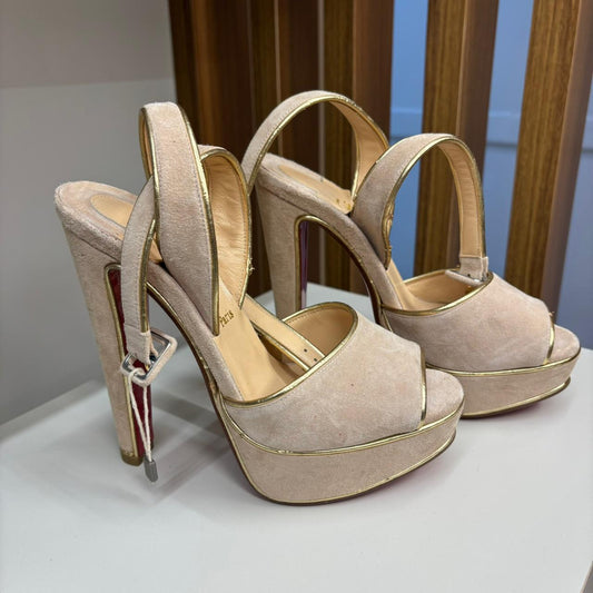 Salto plataforma Christian Louboutin Louloudance TAM. 34,5 BR