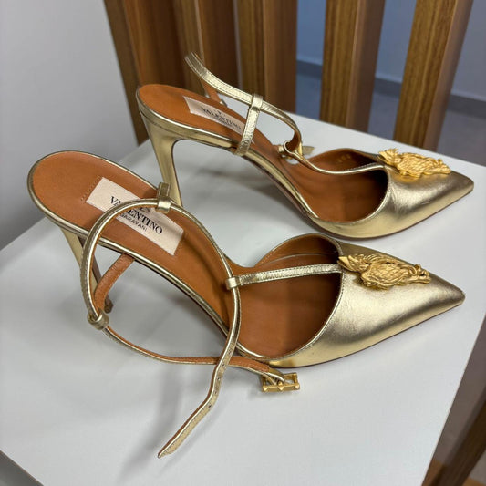 Salto Scarpin Slingback Valentino dourado TAM. 34,5 BR