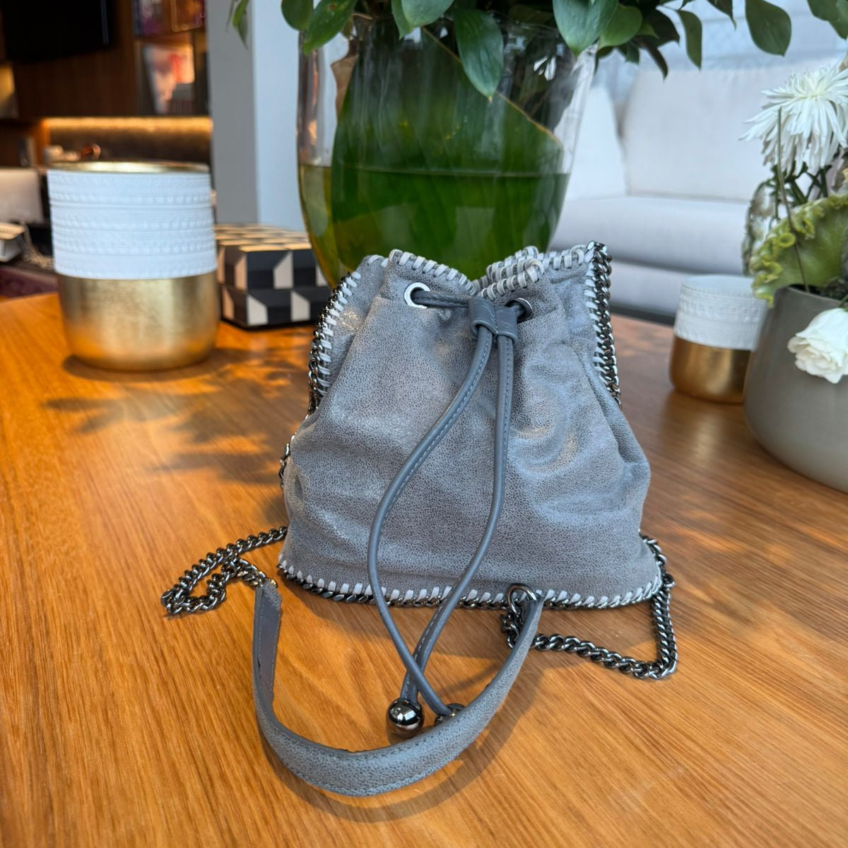 Bolsa Stella McCartney Falabella Bucket Cinza