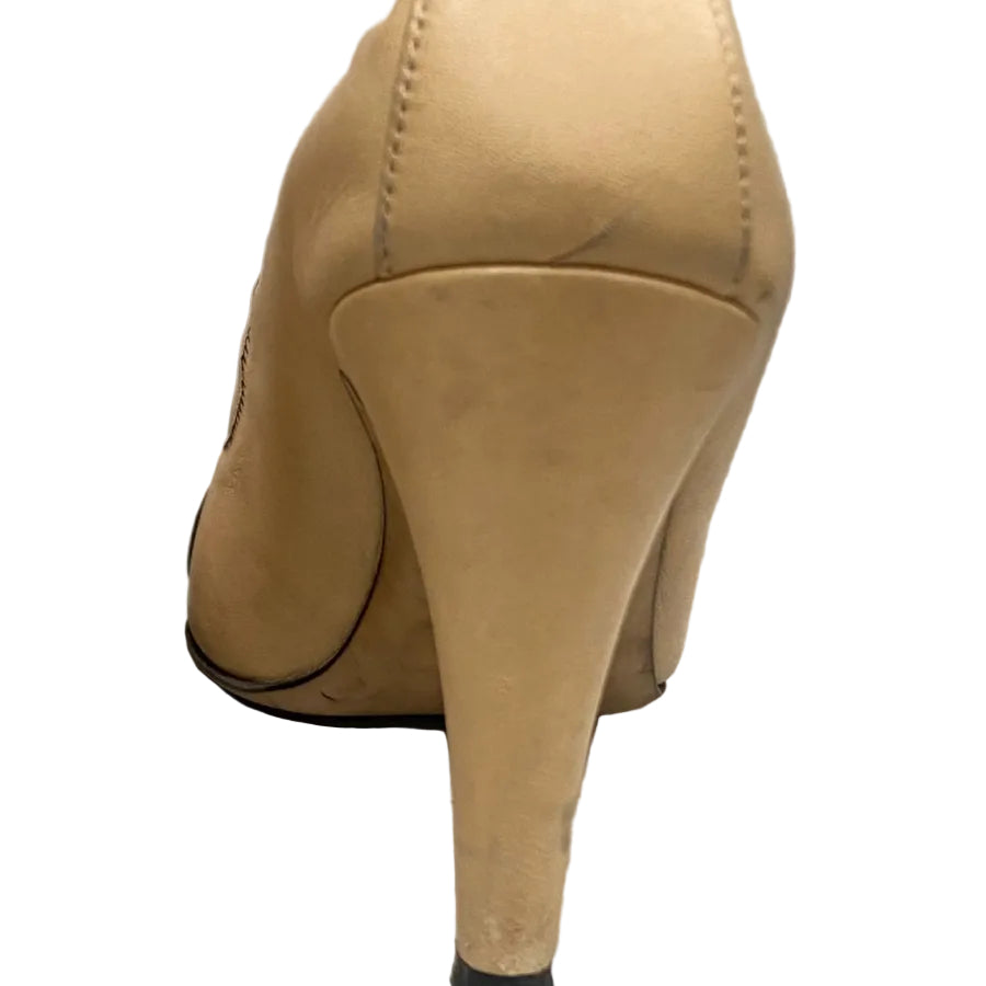 Scarpin Chanel Elastic Cap Toe Bicolor Bege Tam. 36 Br