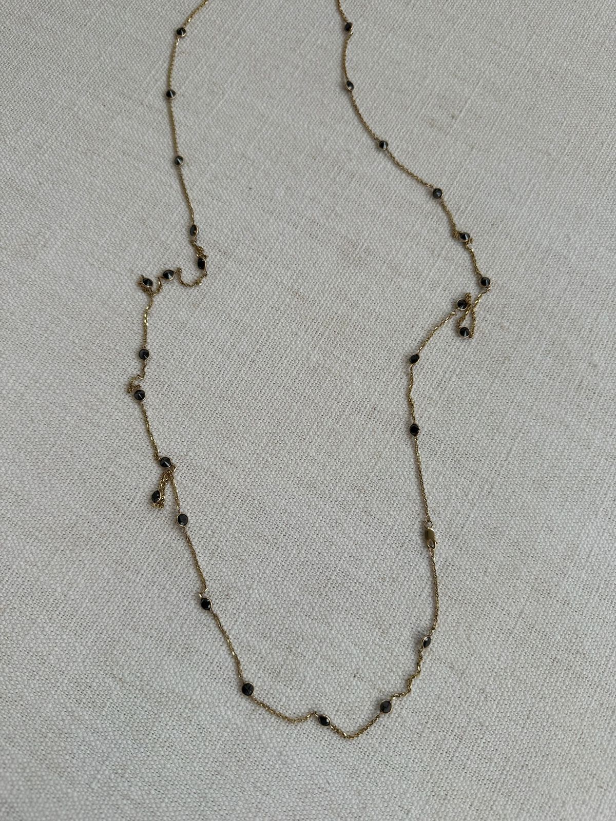 Colar Joalheira Pessoal Pedras Negras