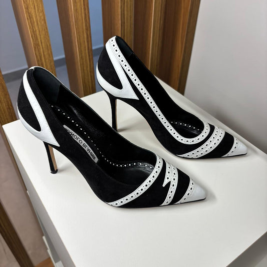 Scarpin Manolo Blahnik preto e branco TAM. 33 BR
