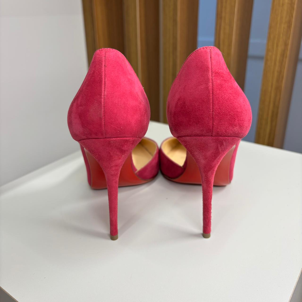 Scarpins Christian Louboutin Iriza 100 em camurça rosa TAM. 34,5 BR