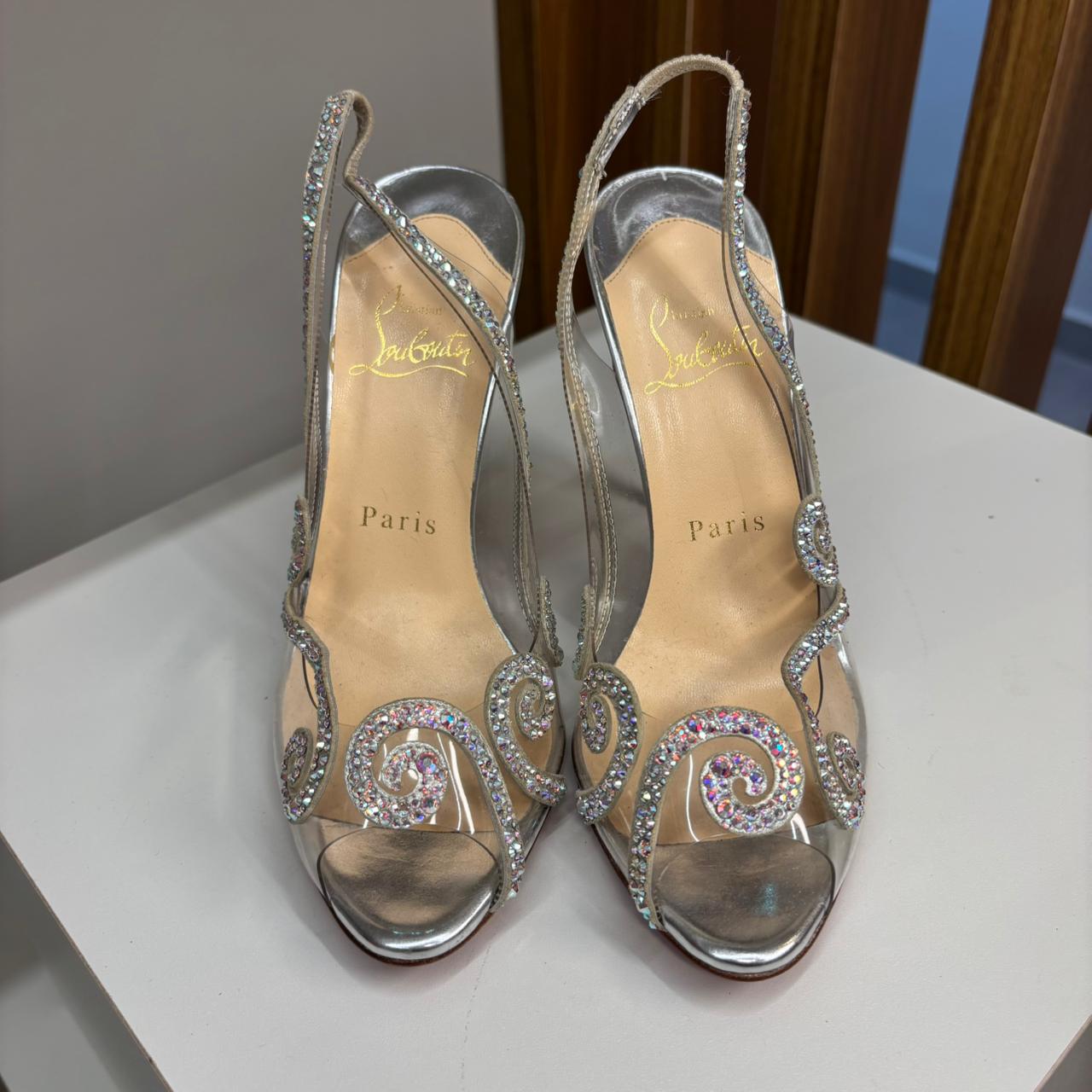 Salto Christian Louboutin prata TAM. 34,5 BR
