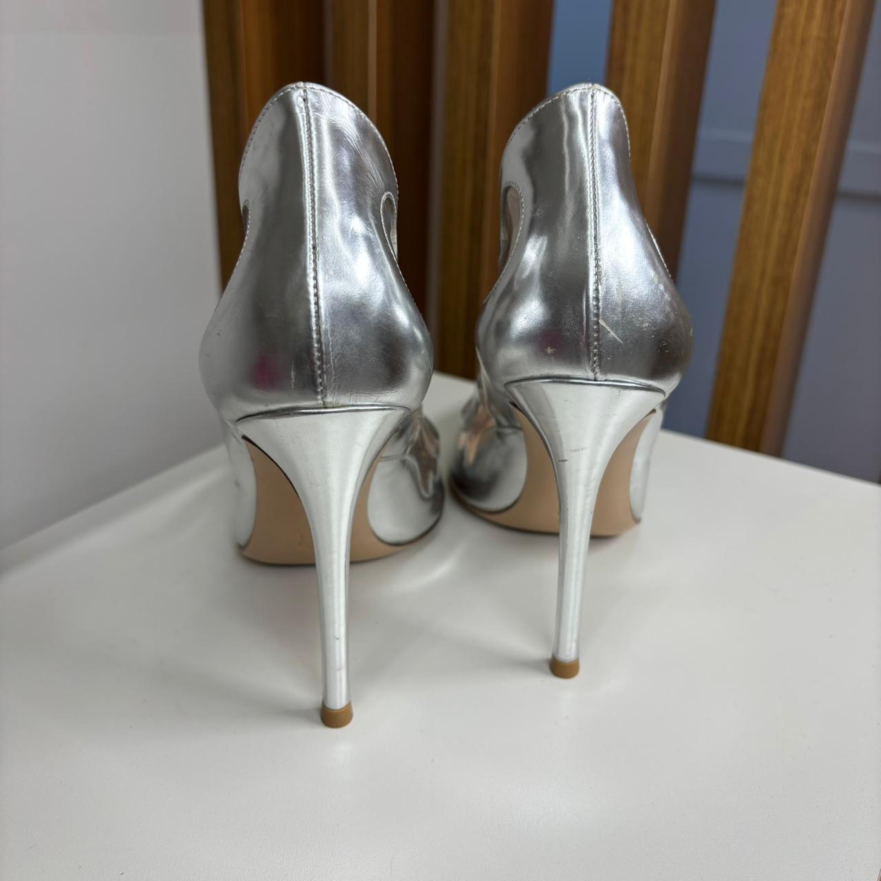 Salto Scarpin Gianvito Rossi Prata TAM. 34 BR