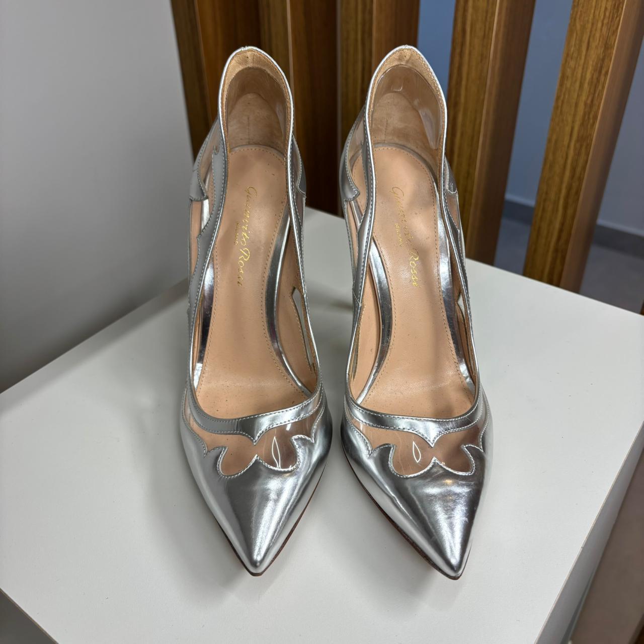 Salto Scarpin Gianvito Rossi Prata TAM. 34 BR