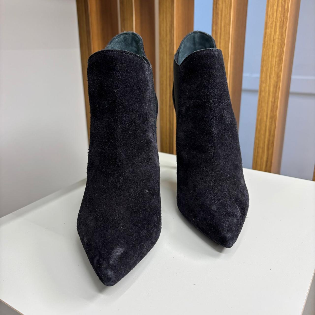 Saint Laurent Suede Point Toe Ankle Boot preto TAM. 34 BR