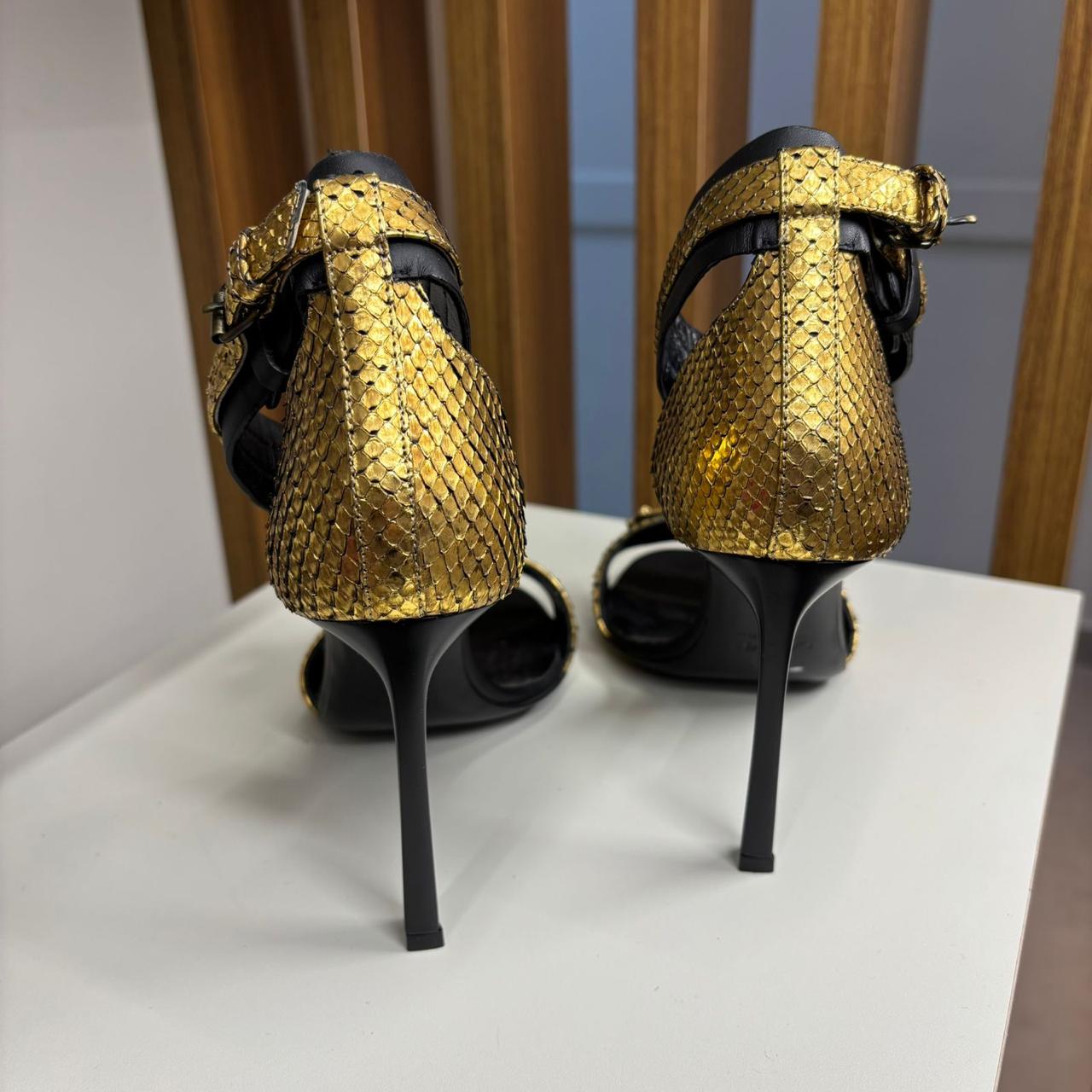 Salto Lanvin dourado TAM. 34 BR