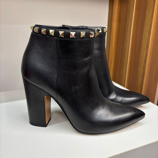 Bota Ankle Boots couro preto Rockstud Valentino Garavani TAM. 34