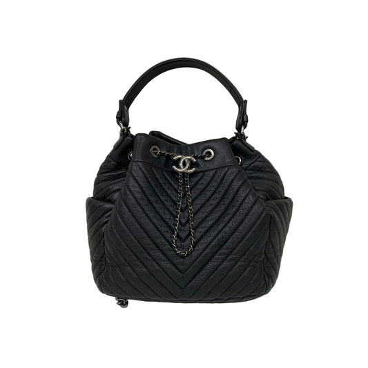 Bolsa Chanel Chevron CC Chain Bucket Bag Preta