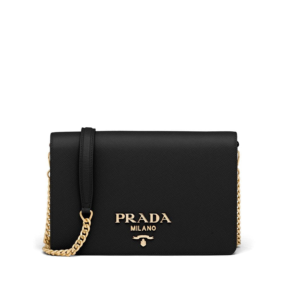 ⁠Bolsa Prada Signature Pattina Preta